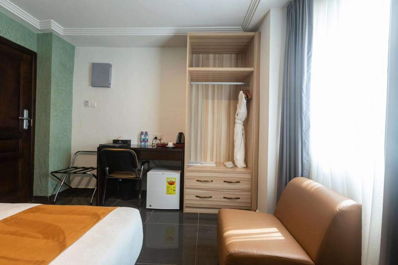 Airport View Hotel Acra Exterior foto