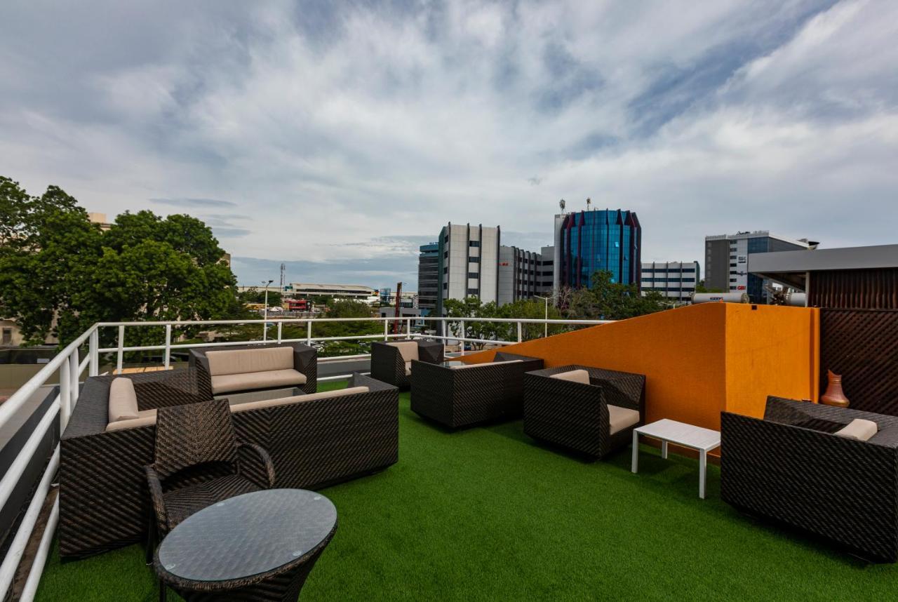Airport View Hotel Acra Exterior foto